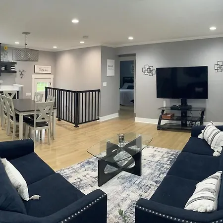 Freshly Remodeled Cozy 3 Bedroom Home